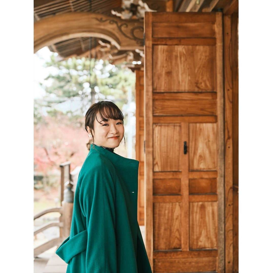 伊藤美誠さんのインスタグラム写真 - (伊藤美誠Instagram)「12/26発売「Hanako」2月号(マガジンハウス)で、新潟県新発田市の諏訪神社を訪れました⛩  国内外の試合でハードな中、伊藤美誠 選手が心のコンデションを整えるために気を付けている事などを紹介しています。 ぜひご覧ください✨  📷雑誌Hanako12月26日発売「私の開運特集」より(写真・竹之内祐幸) @hanako_magazine   2023年も #みまがんば ✨ #伊藤美誠 #スターツ #卓球 #tabletennis #pingpong」12月27日 10時27分 - mima_staff