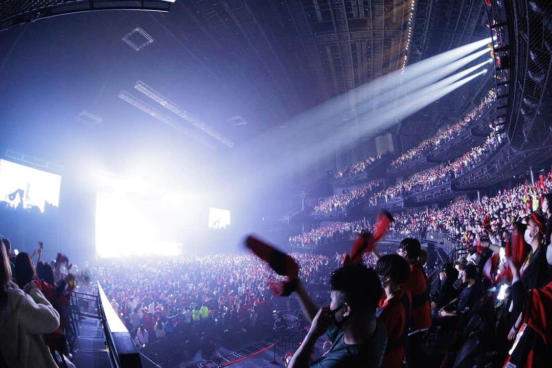 DOBERMAN INFINITYのインスタグラム：「DOBERMAN INFINITY LIVE TOUR 2022 LOST+FOUND LIVE DVD & Blu-ray  2023年3月8日 リリース決定🎉  ■全国 11 箇所 12 公演で開催、約 2 万 5 千人を動員した全国 TOUR「LIVE TOUR 2022 “LOST+FOUND”」から 2022 年10月28日に開催された「東京ガーデンシアター」公演の模様を LIVE 映像作品として初の全曲ノーカットで完全収録‼️  ■特典映像には初めて全国 TOUR での全 LIVE 会場での裏側にも密着‼️  ■初回生産限定盤には24 曲収録の完全盤「LOST+FOUND」を CD として封入‼️  予約、詳細は公式HPからチェック✅  #DOBERMANINFINITY #LOSTandFOUND」