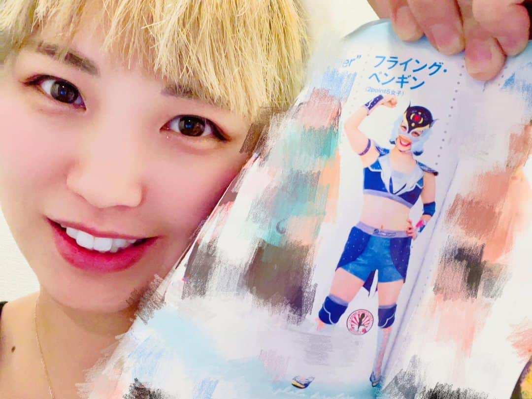 越野翔子のインスタグラム：「週刊プロレスさん ありがとうございます(◍•ᴗ•◍) デビューしてすぐなのに、とってもとっても光栄です(´｡✪ω✪｡｀) デルフィンさんのチームだからこそ、こんな夢みたいなことが実現するんだと実感しました！！ ありがとうございます。 幸せだなぁ❣️  #フライングペンギン #ペンギン #越野SYOKO #週刊プロレス　#週プロ #2point5 #プロレス #女子プロレスラー #マスク  #プ女子 #新人レスラー #拡散希望」