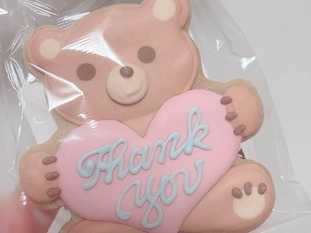 のインスタグラム：「❤︎  この冬の思い出です❄️*.+ﾟ  麗乃さんからいただいたクッキー🧸♡ アンダーライブツアーを駆け抜けた10人 Tシャツが偶然おそろいだった、みおはづ💛💗 だいすきなまま .ᐟ あやのさんの手に包まれたみちこ  全力で挑んだアンダーライブは最高の日々でした🎤  #乃木坂46 #miogram  #アンダーライブ  #たのしかった ！」