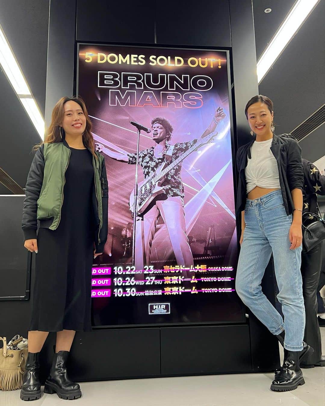 高橋有紀子のインスタグラム：「* 今更の投稿だけど、、 10月、4年ぶり3回目のBruno Mars様LIVE🕺🏾✨  コロナ禍の3年間で一番我慢してたLIVEやフェス。  その解禁がこのLIVEで最高すぎたし、 何度腰が砕けたことか...🫠❤️‍🔥  kawaiiとhazukashiiはあざとかったな〜🥹笑 Aishiteru @brunomars 🫶🏽‼︎  #brunomars #live #tokyo  #ブルーノマーズ #東京ドーム #2022_10_27」