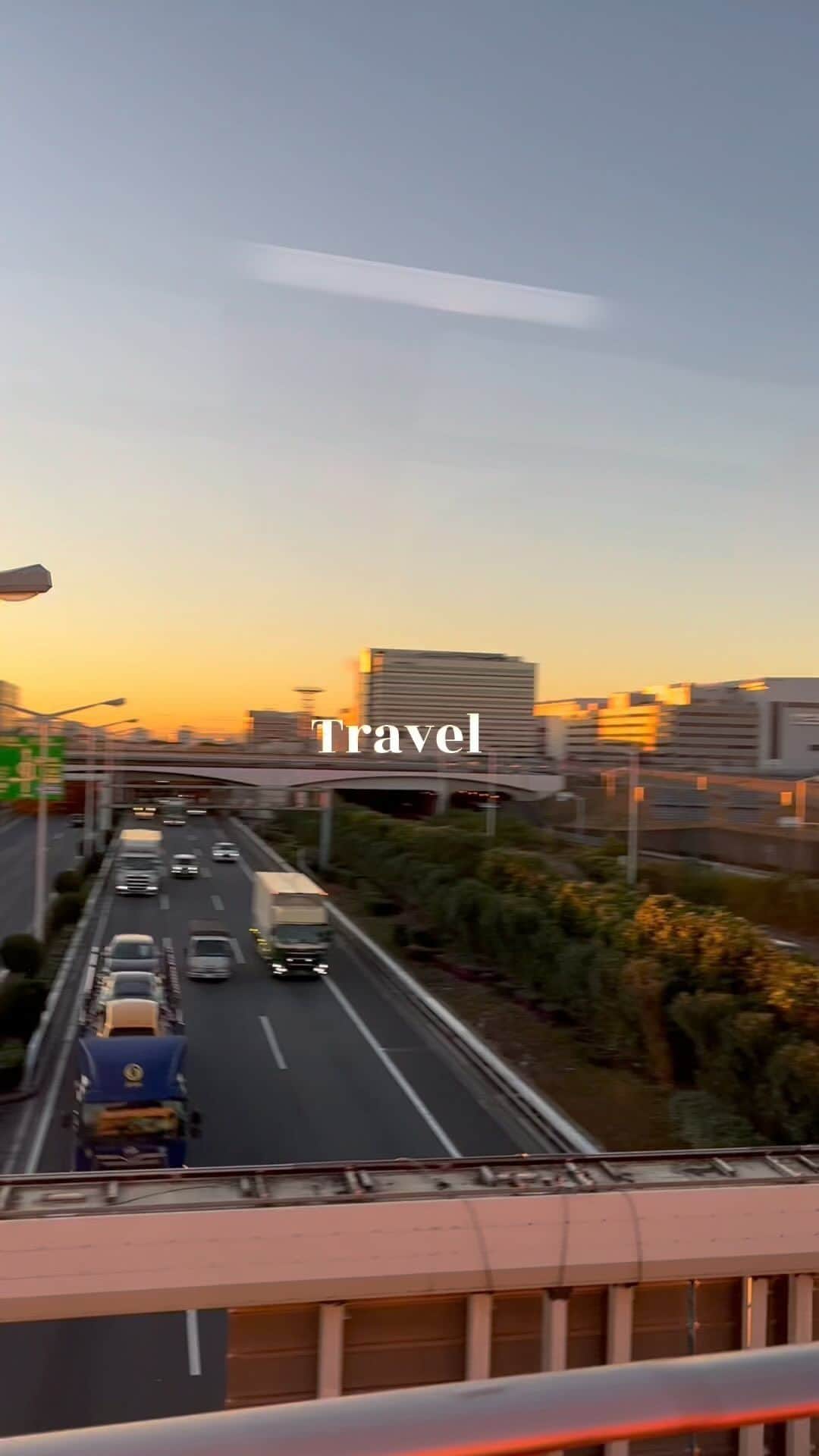 新矢皐月のインスタグラム：「青森ついたよ！晴れててよかった！そして飛行機からの景色はほんと大好き✈️飛行機すき？　#飛行機 #空港 #青森 #青森市 #青森空港 #羽田空港 #羽田空港グルメ #飛行機からの景色 #vlog #Tokyo #japantravel #japantrip」
