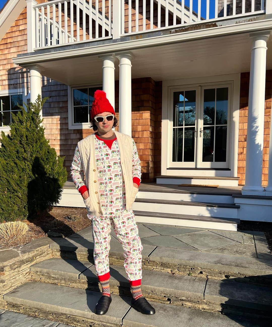 クリス・ギャルヤのインスタグラム：「very merry 🎄 holly jolly」