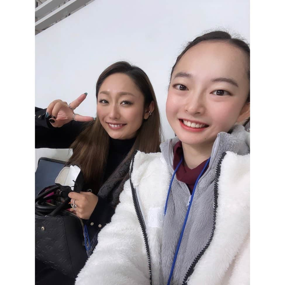 安藤美姫さんのインスタグラム写真 - (安藤美姫Instagram)「💗💗💗⛸️⛸️⛸️💗💗💗  My memories from Japanese Nationals with my best coach⛸️✨  2022年の全日本も大好きな先生方と一緒に選手のサポートをさせて頂く機会を頂きました🙇🏻‍♀️🙇🏻‍♀️🙇🏻‍♀️  まずは今年もこの舞台に連れてきてくれた大庭雅選手😌💗 本当にありがとう♥️♥️  そしてジュニアからの推薦で出場した田内誠悟選手もそばで見守らせて下さりとても嬉しかったです😌😌😌  そしてそして何より受け入れて一緒にリンクサイドに立たせて下さった 門奈先生＆堀江先生に感謝です😌😌😌🫶🫶🫶  毎年　今までは選手とコーチという立場で出場していた全日本にこうしてコーチとして来れる幸せ😌 大好きな先生と一緒にまた戻って来られる幸せに包まれた全日本😌😌😌  またこのに1人でも多くの選手が来られるよう私も頑張ります💪💪💪  本当に幸せな時間を  ♥️♥️ありがとうございました♥️♥️  🎄💕最高のクリスマスでした💕🎄  #全日本フィギュア  #全日本フィギュアスケート選手権  #全日本フィギュア2022 #大阪 #大庭雅 #田内誠悟 #門奈先生 #堀江先生 #安藤美姫 #miyabioba  #seigotauchi  #mikiando」12月27日 13時17分 - miki_m_ando0403