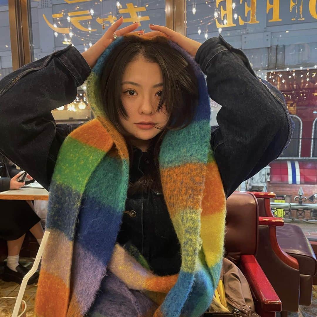 春風のインスタグラム：「私のマフラー泥棒」