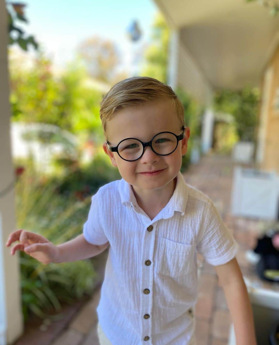 リアノン・ランゲラック（ミッチェル・ランゲラックの妻）のインスタグラム：「I didn’t think he could get any cooler.. turns out he can! Rocking his new glasses he picked out himself 🥰❤️」
