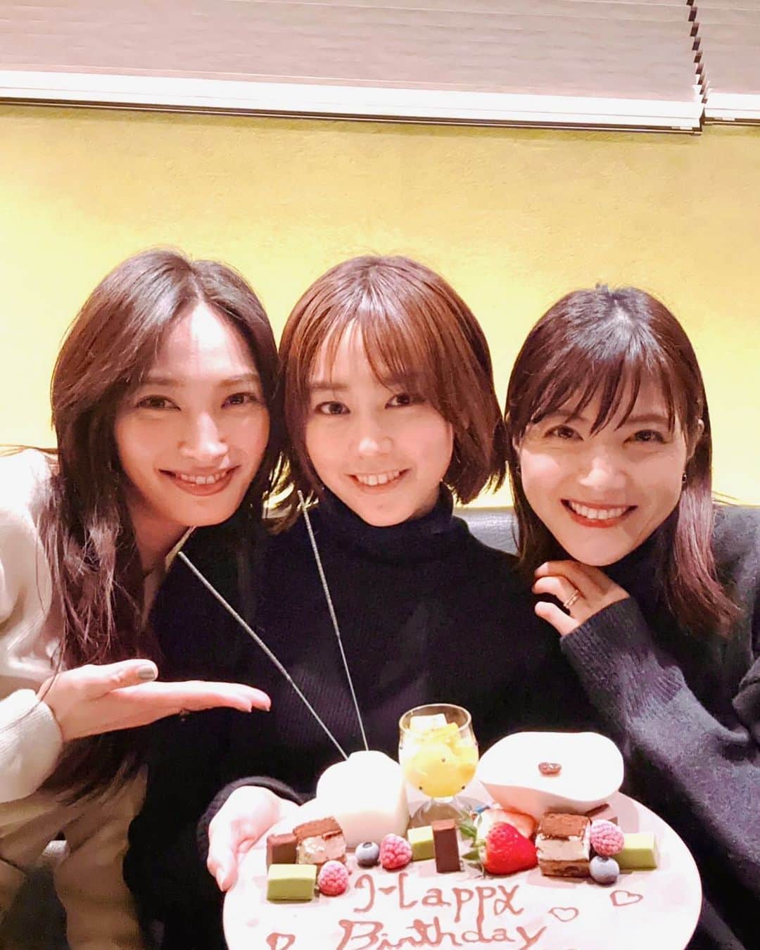 のインスタグラム：「今更その② ありさと絢からも💓 ありがとう。たくさん喋って情報交換して楽しかったなぁ☺️」