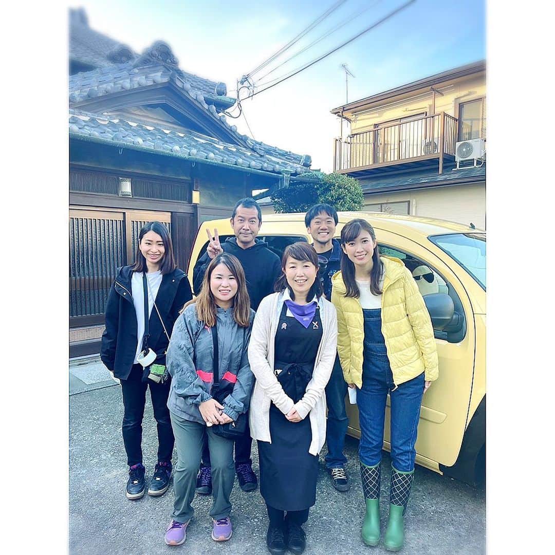 のインスタグラム：「. 実は「旬食材の現場」 @mbs_shunshokuzai は、 先週の放送をもってお休みに入ります🙇‍♂️ 「もったいないレストラン」から始まり、 約1年8ヶ月で、関西の77ヶ所の生産者さんを 訪ねることができました！ ⁡ 生産者さんに直接お話を伺い、 収穫を体験させて頂き、 プロの料理家にレシピを教わる… 野菜も料理も大好きな私にとって、 これほど楽しい幸せな現場はありません🥹✨ ⁡ 「ああー今日も楽しかった！！！」と 毎回ロケの帰りに思っていました😂🙏 ⁡ スーパーに当たり前に並んでる野菜は、 暑い日も寒い日も休みなく 愛情をいっぱい込めて作って下さる 生産者さんがいてこそなんだなーーーーと 毎度感動しっぱなしでした😢 ⁡ 大きくなってきたお腹や体調を考慮して コーナーはお休みに入りますが… ここで得られた経験は一生の財産です！ ⁡ ご覧頂いた皆さま、お世話になった生産者さん、 料理の先生方、スタッフの皆さま…！！！ 長くなりましたがほんとーーーーーに、 ありがとうございました！！！！！」