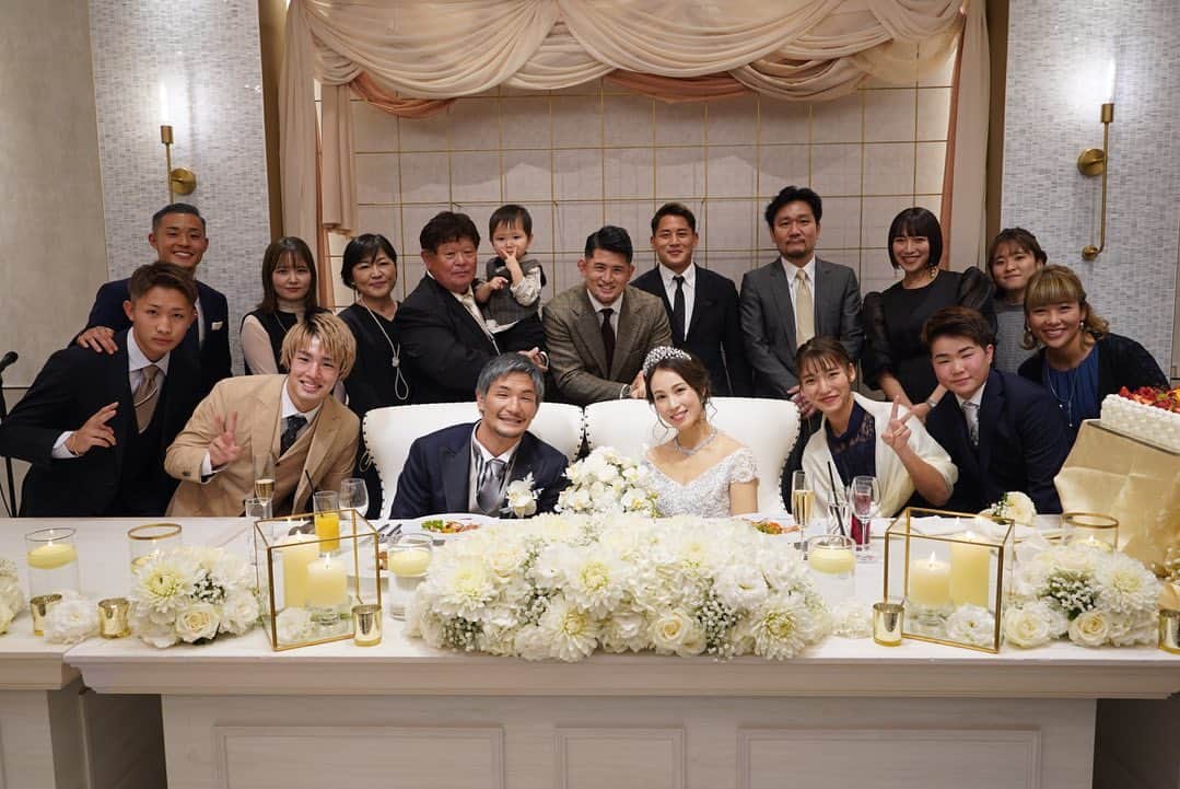HIROYAのインスタグラム：「まっつん( @shintaro.matsukura )とみのりちゃん(@minorin_2022 )の結婚式💒  改めておめでとう😊 2人らしいとっても素敵な式・宴でした。  自分の結婚式がとっても懐かしく感じました😌  お疲れ様！！ これからもよろしく👍」
