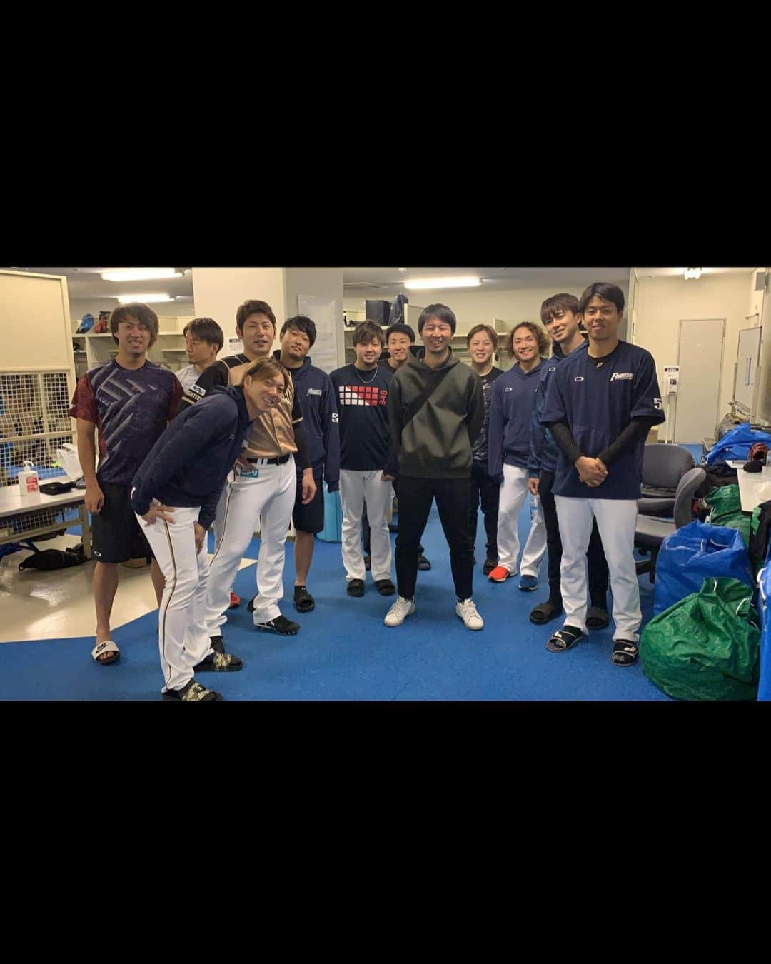 鈴木遼太郎さんのインスタグラム写真 - (鈴木遼太郎Instagram)「. お疲れ様です。 . 報告です。 . ずっと続けてきた野球、今年をもって引退することになりました。 . . たくさんの応援ありがとうございました😭 . . はっきり言って後悔はありません。まあ、プロ時代を振り返ると後悔しかないのですが。。 . 野球を通してたくさんの人と出会い、たくさんの幸せを感じました。 . これからも何らかの形で野球には携わっていきたいなと思います。 . 今後も"鈴木遼太郎"の応援をよろしくお願いします。今までありがとうございました！！ . . #鈴木遼太郎  #蛇田イーグルス  #蛇田中学校  #石巻西高校  #東北学院大学  #北海道日本ハムファイターズ  #エイジェック  . . 野球のお仕事お待ちしてます！ そのほかのお仕事、お待ちしてます！ . . 今後も、投稿やストーリー更新していきますのでフォローはそのままでお願いします！！」12月27日 19時30分 - taro071024