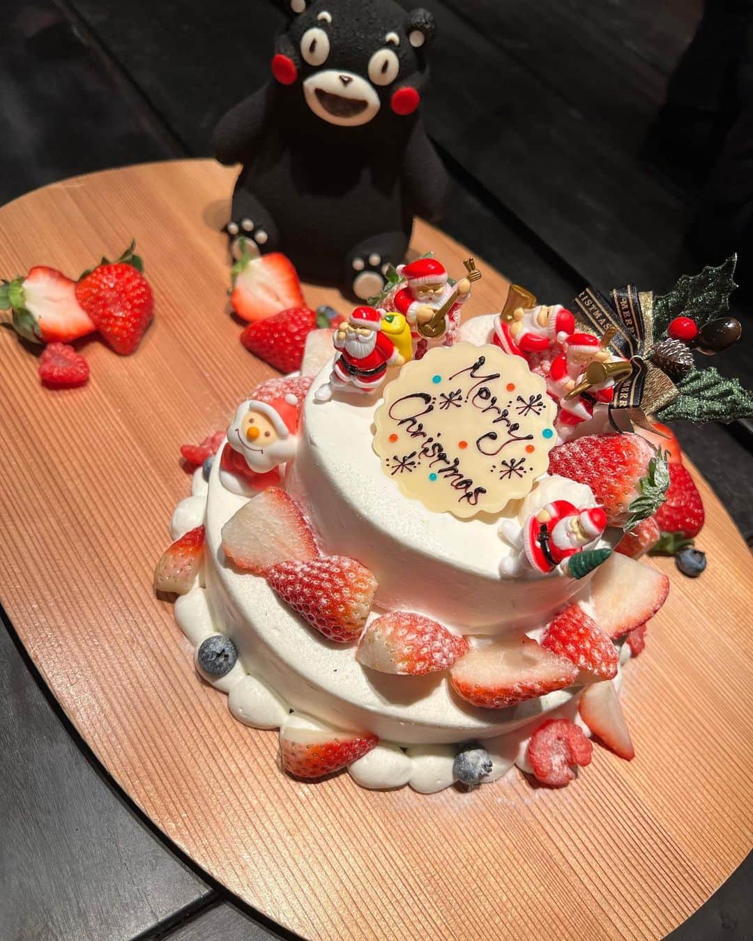 宇佐美蘭のインスタグラム：「熊本にある大好きな温泉旅館に今年も家族で♡ OFFに入っても忙しくてなかなか一緒に過ごせなかったパパとゆっくりのんびり過ごせて、娘たちはとーっても幸せそうでした☺️♨️ #熊本 #くまもん #温泉 #冬休み」