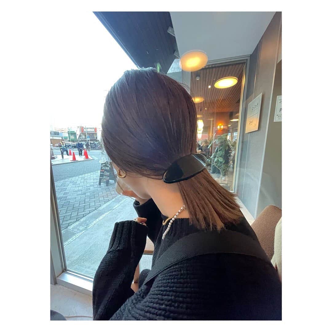 野尻美穂のインスタグラム：「最近髪伸びてきたからバレッタも好き。  #barrette  @sophiebuhai」