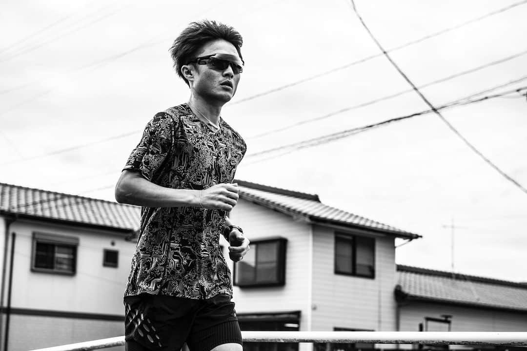 窪田忍のインスタグラム：「ニューイヤー駅伝まであと5日。  折角なので、以前水上さんに撮っていただいた写真を載せながらのカウントダウン。  📷by @shunsukemizukami   .  #時差投稿 #2xu #zygospecairfly #airfly #sev #optieal #ニューイヤー駅伝」