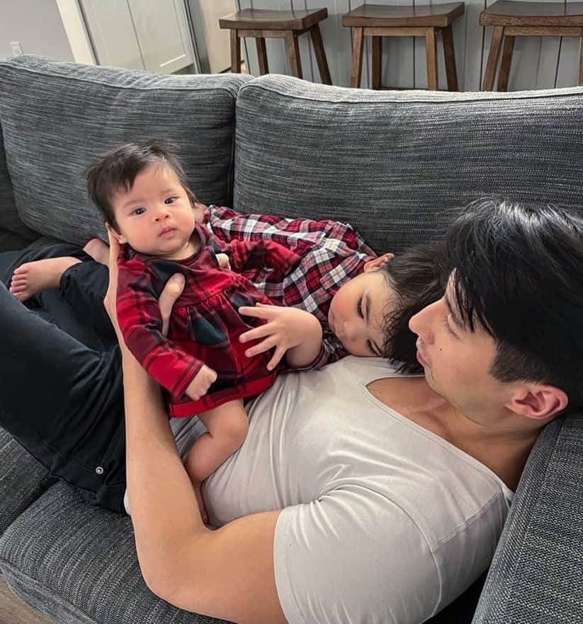 ジェレミー・テンのインスタグラム：「My loves 🥰  #Niece #Nephew #Guncle #LilyandLogan #Family #Love #HappyHolidays #TenFamily #Grateful」