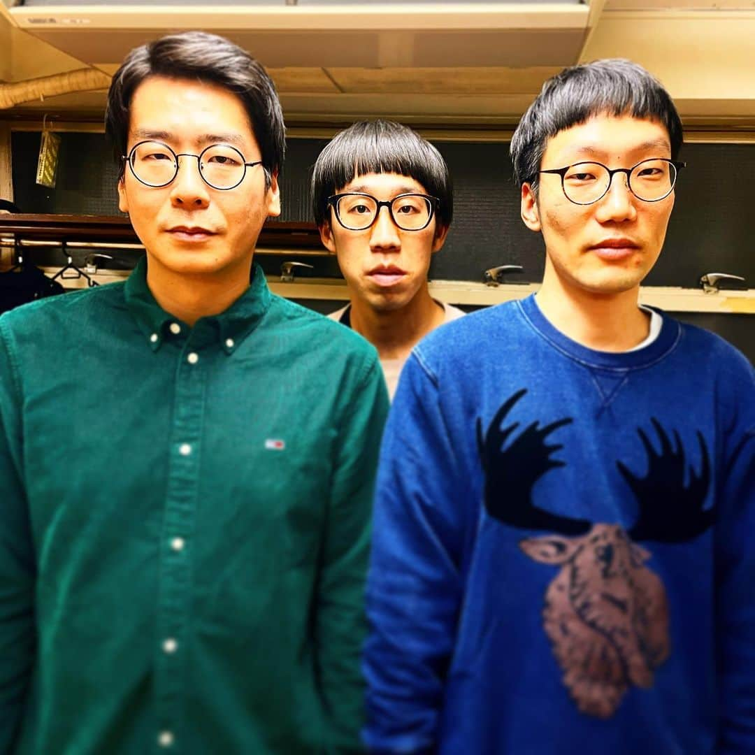 ひょっこりはんのインスタグラム：「どさくさひょっこり  #男性ブランコ #幻の3人目 #トリオの世界線」