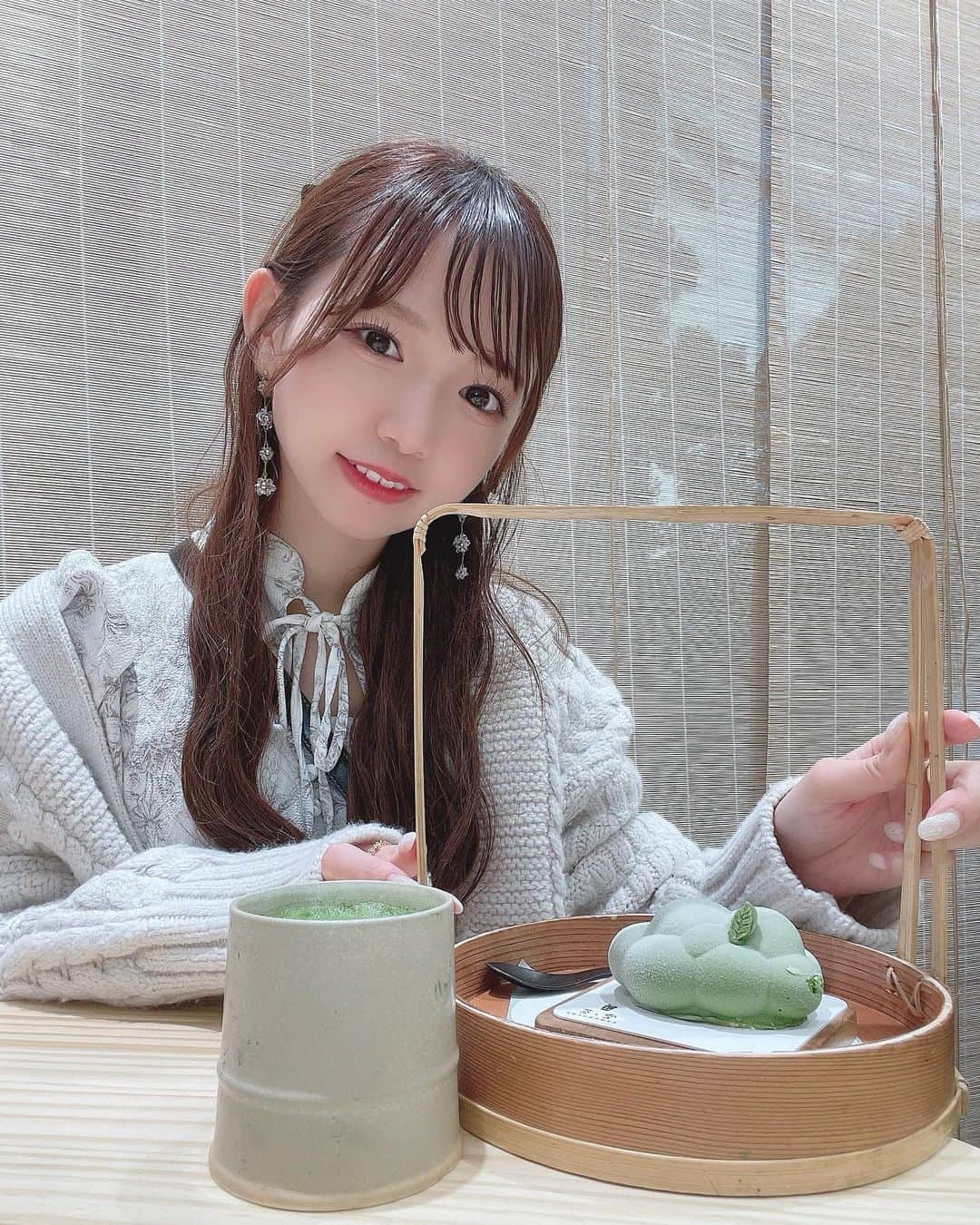 畑美紗起のインスタグラム：「京都で行ったかわいいカフェ🍵☁️  #京都 #京都観光 #京都旅行 #紅葉 #京都カフェ #嵐山カフェ #嵐山グルメ #嵐山 #畑美紗起 #雲ノ茶 #雲ノ茶カフェ #dailylook #me #shooting #kyoto #kyotojapan #japanese #japanesegirl」