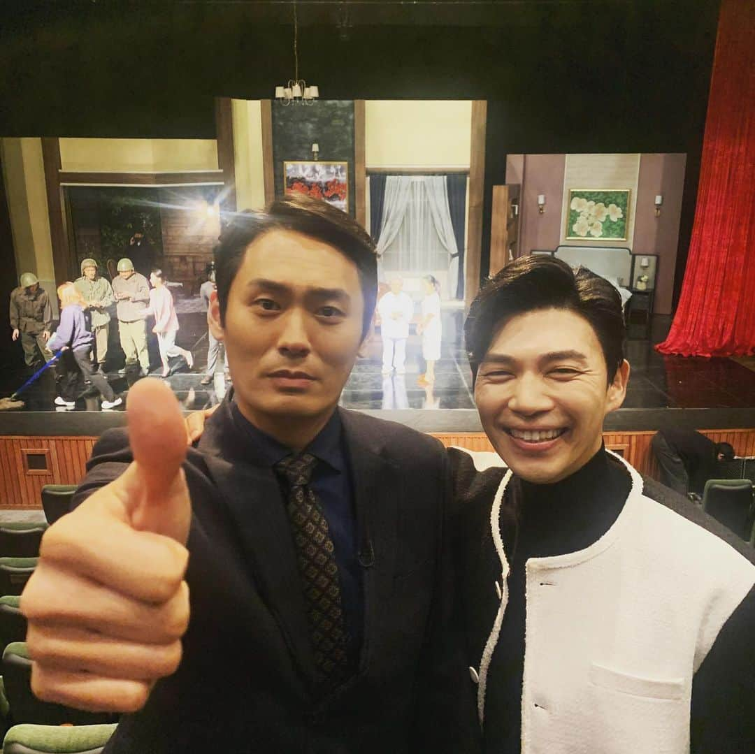 チ・スンヒョンさんのインスタグラム写真 - (チ・スンヒョンInstagram)「Thank you and good bye! Happy holidays!🙏  한 해 마무리 잘 하시고 새해엔 모두 좋은 일만 가득하시길 바랍니다! 감사합니다💕  #커튼콜#curtaincall」12月27日 23時05分 - seunghyun_1219