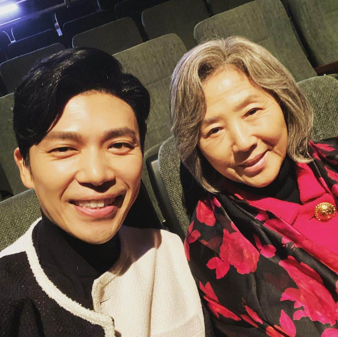 チ・スンヒョンさんのインスタグラム写真 - (チ・スンヒョンInstagram)「Thank you and good bye! Happy holidays!🙏  한 해 마무리 잘 하시고 새해엔 모두 좋은 일만 가득하시길 바랍니다! 감사합니다💕  #커튼콜#curtaincall」12月27日 23時05分 - seunghyun_1219