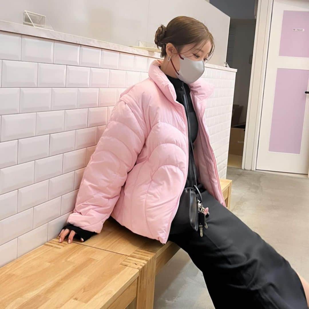 のインスタグラム：「𝐺𝑜𝑜𝑑𝑏𝑦𝑒 𝑡𝑜 𝑚𝑦 𝑤𝑜𝑛𝑑𝑒𝑟𝑓𝑢𝑙 20𝑠 🫶🏻💓」