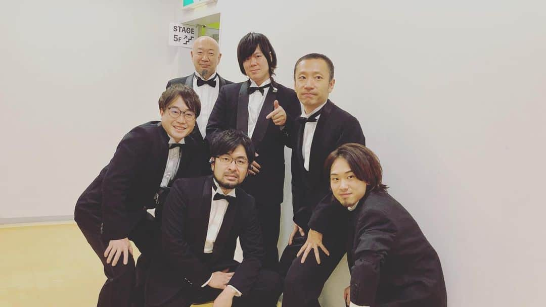 やおたくやさんのインスタグラム写真 - (やおたくやInstagram)「歌妖曲 〜中川大志之丞変化 〜  11月6日を皮切りに東京、福岡、大阪。全48公演無事終わりました。  カンパニーの一部になり、今まで触れてこなかった文化や役者さん達とのコミュニケーション。  またプロジェクトスタートから考えると約8ヶ月にも及ぶものでした。  バンマスという役職も最初は半信半疑でしたが、諸先輩方のアドバイスや可愛い後輩達の助けもありなんとか成し遂げられました。  色々実りのある時間となりました。  まぁ良いお年をって感じでよろしくおねがいします。  来年頭はバンド案件多いのでスイッチ切り替えてきます！」12月27日 23時58分 - yaotakuya