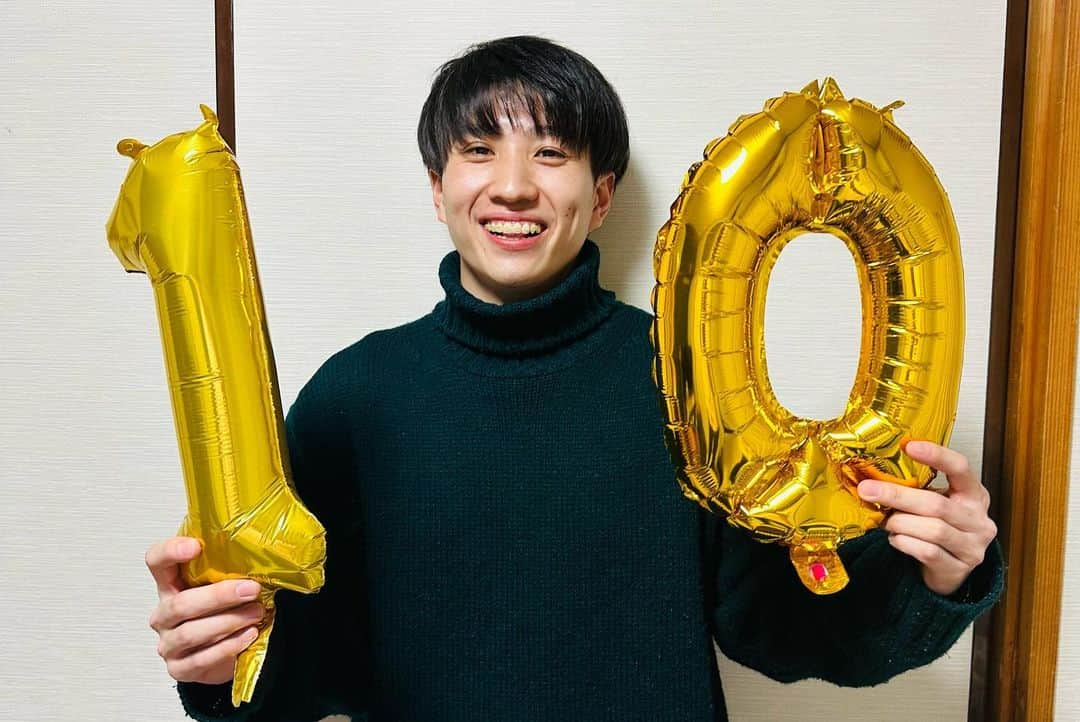 大塚稜馬さんのインスタグラム写真 - (大塚稜馬Instagram)「MANTAPPU JIWAAAAAAAA!!!!!  Finally, our YouTube channel has over 10 million subscribers! December 27, 2022 has been the most memorable days of my life. Thank you to all the fans who have supported us this far and to everyone at mantappu corp who has supported me. Lastly, I am so happy to have met Yusuke, Jerome, and Tomo at the waseda university. If I hadn't met you guys, I definitely wouldn't be doing YouTube, and meeting you three has changed my life! Thank you so much!  Best friends forever  #10milion  #youtube #nihongomantappu #wasedaboys #otsuka #indonesia #congratulations #youtuber  #1227 #20221227 #2022」12月28日 0時27分 - otk_rym