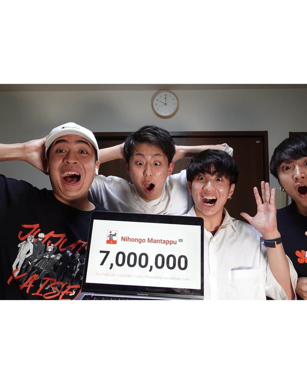 坂崎裕介さんのインスタグラム写真 - (坂崎裕介Instagram)「AKHIRNYA!!!!! NIHONGO MANTAPPU 10M SUBSCRIBERS🔥  Aku mau cerita sedikit ya😙 Waktu mahasiswa tingkat 1, aku pertama kali tampil di nihongo mantappu. Cara bertemu kita miracle banget🥹 Dan waktu tingkat 2 aku pertama kali ke indonesia🇮🇩 waktu itu, aku bisa kenalkan keluarga jerome. Aku ingat bahwa mereka Beneran baik hati buanget muskipun aku gak bisa ngobrol ingrris dan bhs indonesia. Terima kasih banyak🙏dan dari ini kisah indonesia ku dimulai😙stelah itu, waktu mahasiswa tingkat 2 kita bisa keliling jepang sama Jerome, Tomo, Otsuka😊 berkat covid-19, untung kuliahnya jadi online. Jadi kita gampang berkumpul🤞lalu, kita ke mukbang naget, camping, trip lainnya dll… semakin buat banyak konten, semakin kuat ikatannya ya🤝dan juga lulus universitas waseda dan ke indonesia lagiiii👍 selama 2 bulan bikin konten ya🤣 ini adalah 2 bulan yang paling berkesan bagi aku❤️ bisa dapat buanyak pengalaman baru☺️ dan bisa ke negara lainnya juga tahun ini contohnya korea, australia😌 tahun berikutnya kita bakal world trip ya😊 jadi wasedaboys tahun berikutnya juga gak sabar😍 semuanya!!! tolong dukung kita🙏 aku bisa memiliki teman2 yang sangat baik yang selalu dapat aku tertawakan, hormati, dan selalu semangat sama😭 GILE hari ini adalah hari yang paling terharu dan seru salah satu seumur hidup🥹  Perasaan ku sekarang jfjidnsjjskcbfjkdnejdkbdkej buanget😭😂🤣  Beneran berkat youtube channel ini ”NIHONGO MANTAPPU”, aku bisa dapat pengalaman yang seru, bisa jadi mindset mantap, dan pertemuan yang sangat mantap, dll…  本当にありがとう！！！SEMUA DAN NIHONGO MANTAPPU❤️  BTW bhs indonesia ku mungkin agak aneh🙏 aku cukup puas dan senang kalo aku bisa nyampaikan perasaan aku kepada semua guys😘  #nihongomantappu#10M#10Msubscribers#wasedaboys」12月28日 0時44分 - skzk_yusuke