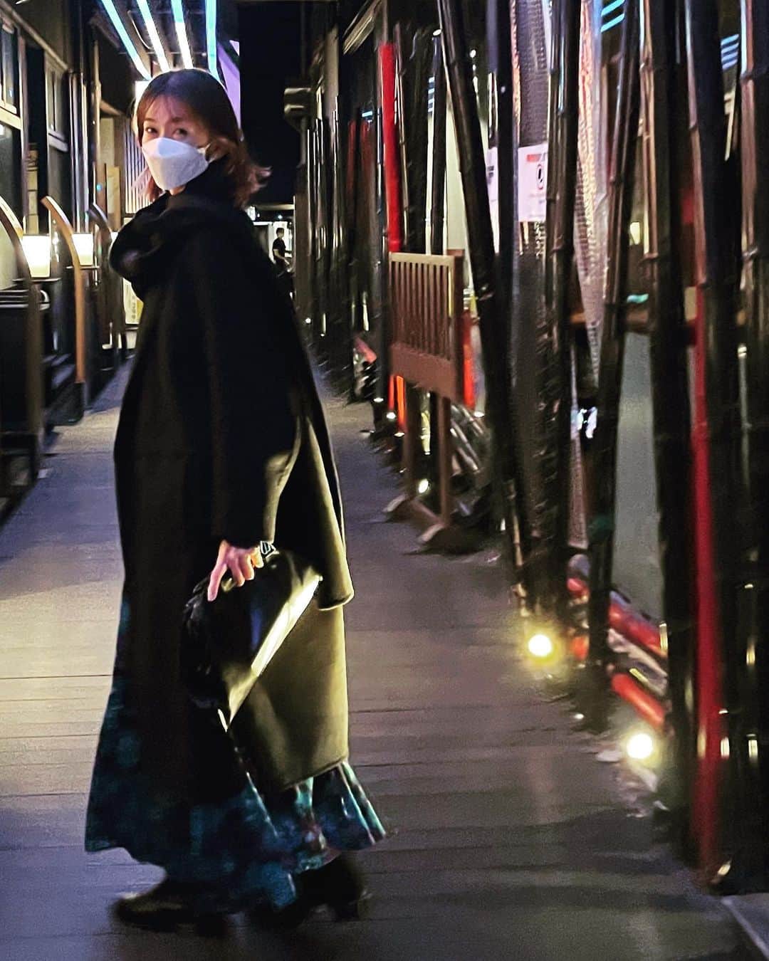 大河内奈々子のインスタグラム：「・ ・ いっしょに過ごす人が誰なのか そんな事で　楽しさも嬉しさも そして笑顔の質まで変わってくる  この時間を一緒に過ごせた事に感謝 笑顔にしてくれてありがとう😊  もう　数日で今年も終わり みなさん　温かくお過ごしくださいね💛  #nanakoohkouchi #大河内奈々子 #いつものあの道 #寄りたいけど #今日は帰りました #新橋」