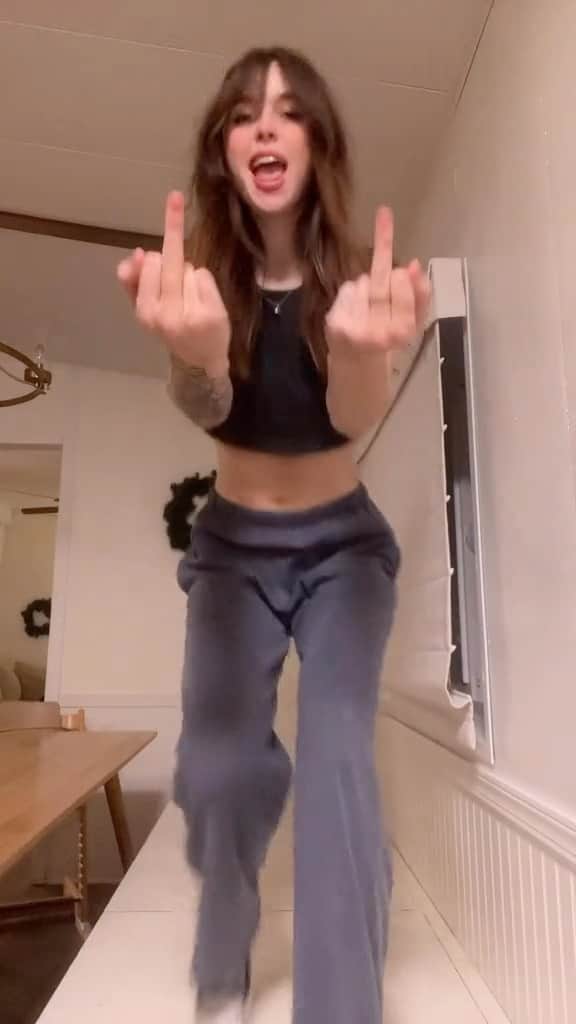 Acacia Brinleyのインスタグラム：「My teenage dirtbag photos 🖤」