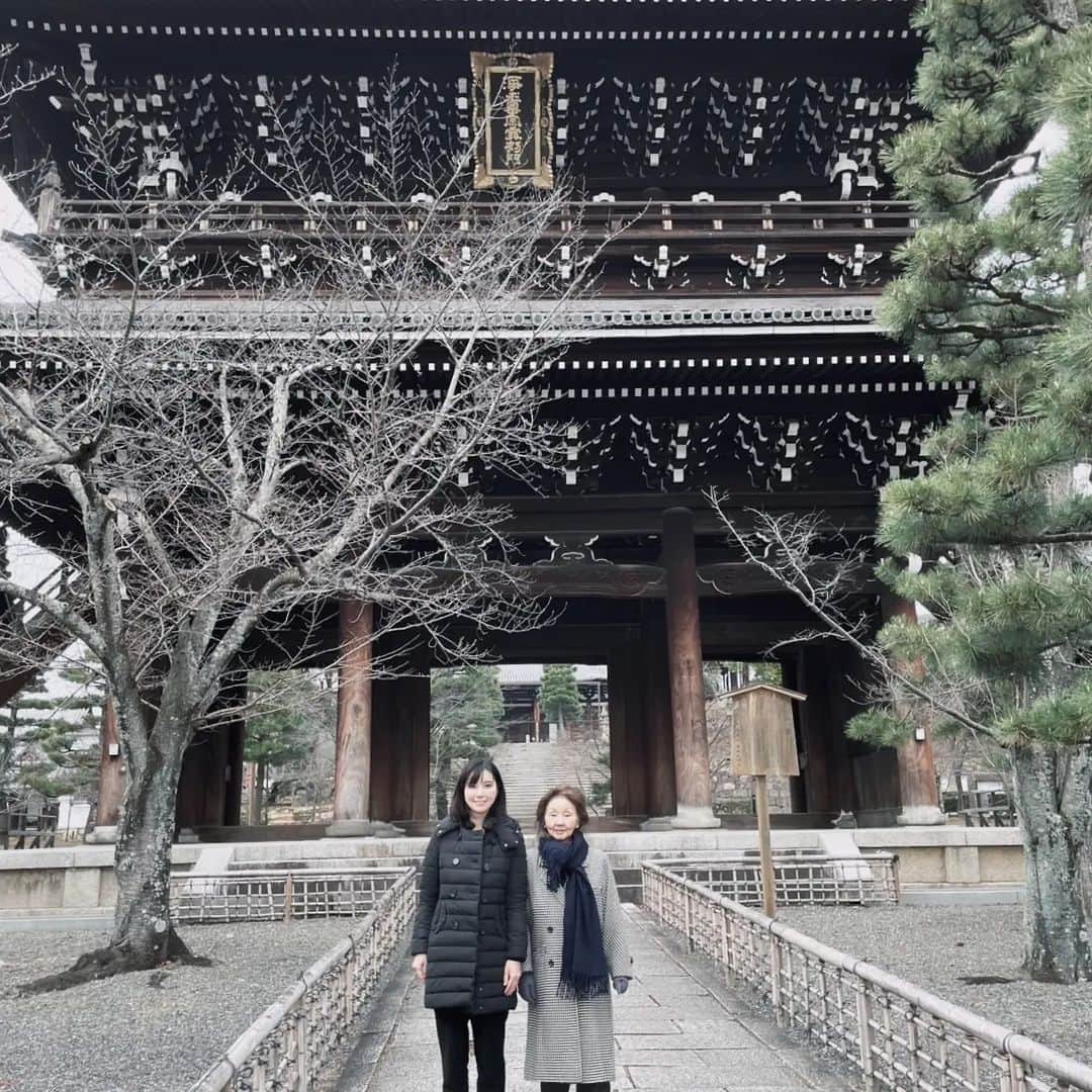 のインスタグラム：「母を連れて親孝行してきました。 三世代旅行を喜んでいました。 父はいま入院しているそうなので容態が心配です。」