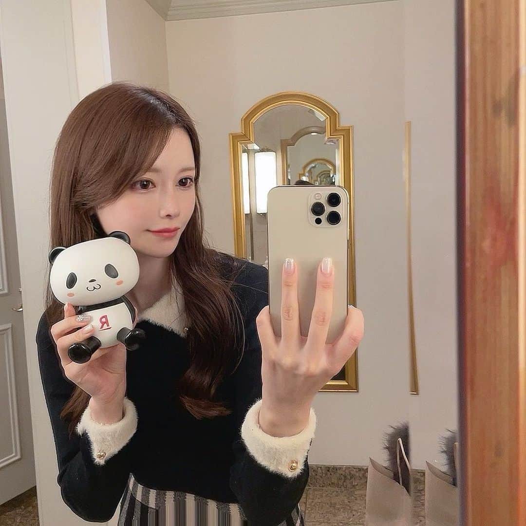 のインスタグラム：「． 楽天モバイルを使ってみて一カ月経ちました🐼♡ 繋がりやすさとかどうなんだろう？って思ってたけど 名古屋や東京、新幹線の移動中でも 実際に使ってみて電波問題なくつながりストレスフリーでした✨  今まで携帯料金10,000円超えるのは当たり前だったからWi-Fi併用で月1,980円(税込2,178円)に抑えられたのが感激、、🥺❤️‍🔥 もっと早く使えばよかった☺️ ※公平なサービス提供のため通信速度制限する場合あり。エリア外最大1Mbps。通話料等別 無制限は楽天回線エリアのみ  #楽天モバイル#PR」