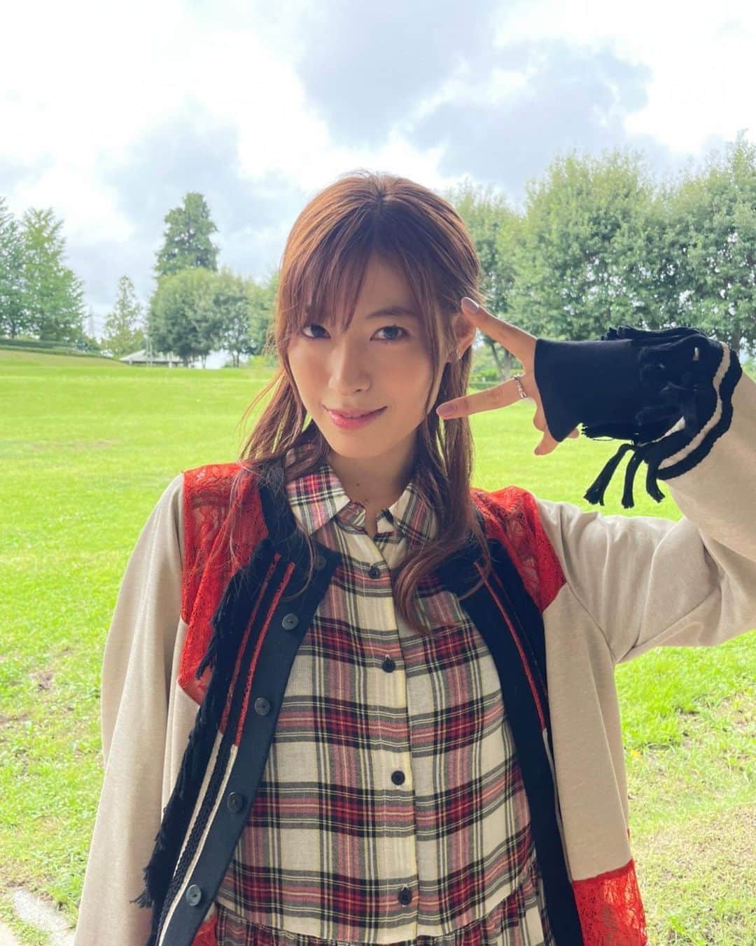 瀧本美織のインスタグラム：「幻🧡 本編で泣く泣くカットになってしまった 沙帆ちゃん大学時代です。 衣装さんが可愛い衣装を用意してくれたので 写真だけでも😋   @sister_ytvdrama   #Sisterドラマ」
