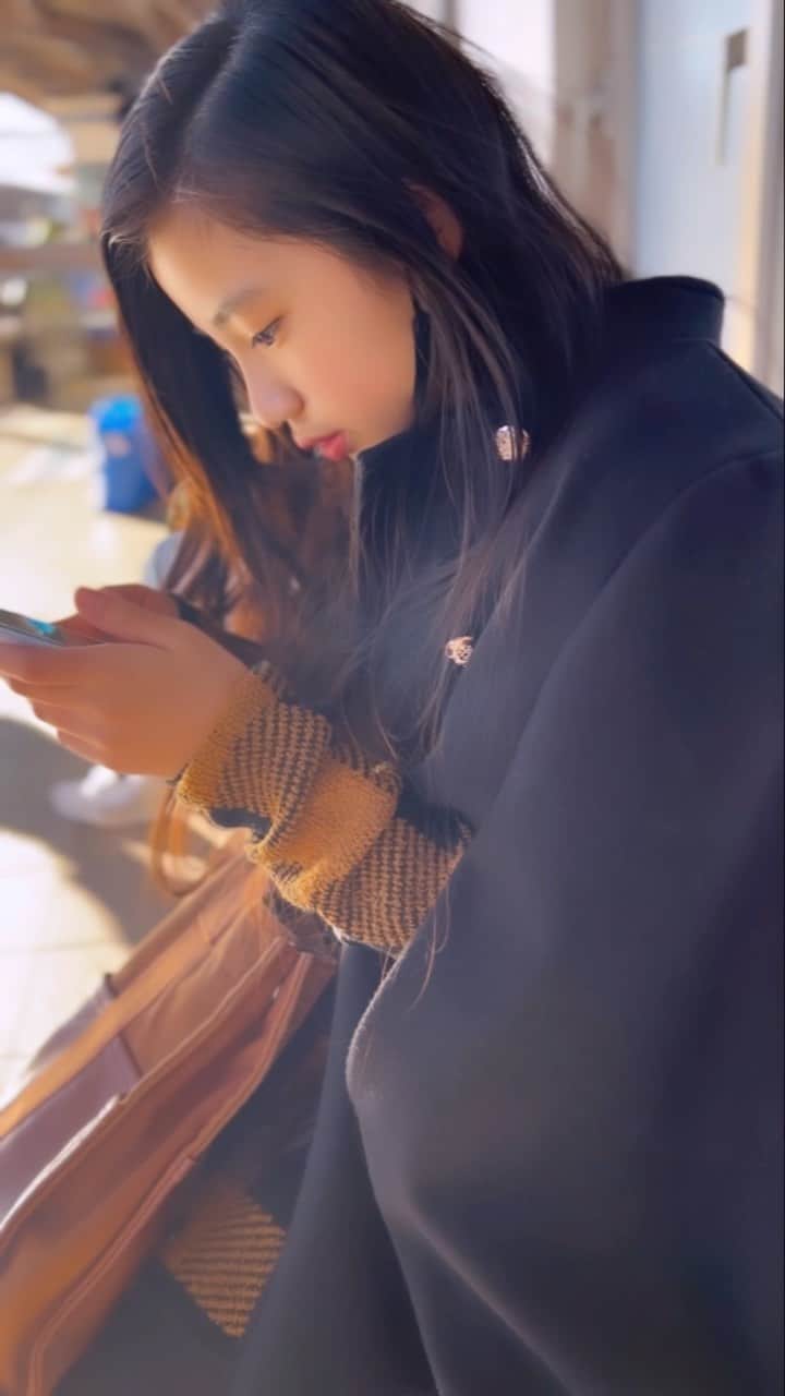 Rieのインスタグラム：「5年生 はじめて大きな壁にぶつかっても 涙をためながら前だけを見て 数年後の自分のために出来る事は何か しっかり考え歩んでる君を誇りに思うよ  幼い頃から変わらない夢  絶対に大丈夫。 みーちゃんだもん！  今を懐かしむ数年後の為に.. それまでママは記録係。  #みーちゃんの夢が叶うまでの記録 #母は君のキロク係」