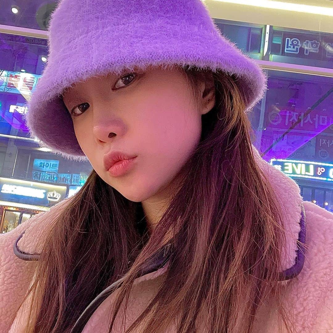 ガビンのインスタグラム：「따땃한 연말들이여랑」