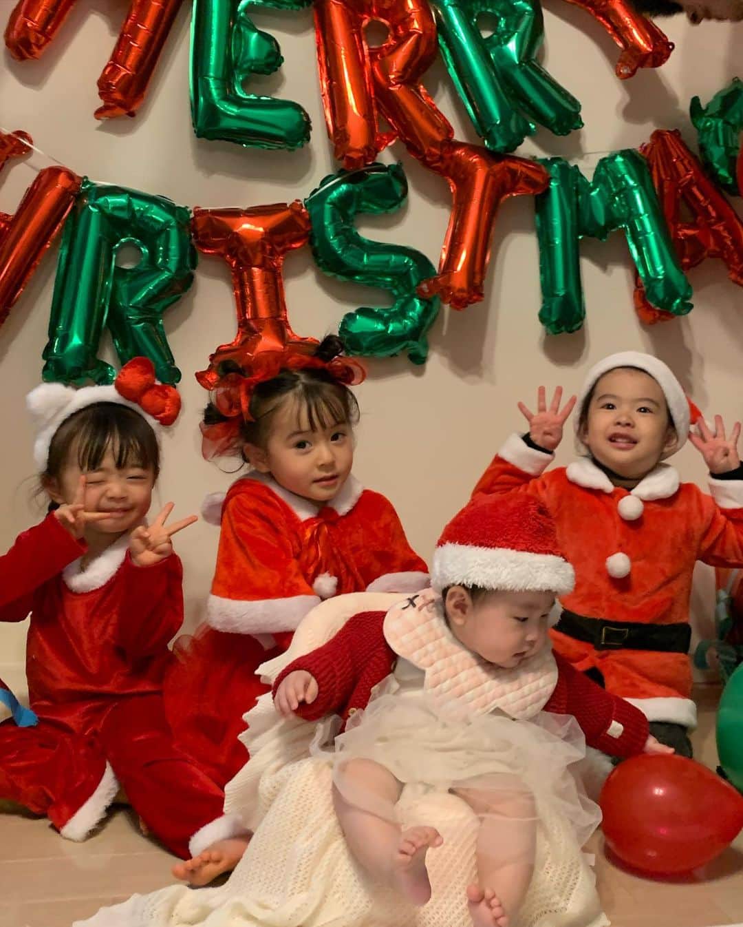 漆川由佳さんのインスタグラム写真 - (漆川由佳Instagram)「Xmasパーティー🎅🏼🎅🏼🎅🏼🎅🏼🎅🏼💕 今年も集まれて良かった🎂🎄🎉✨」12月29日 0時43分 - shitsukawayuka