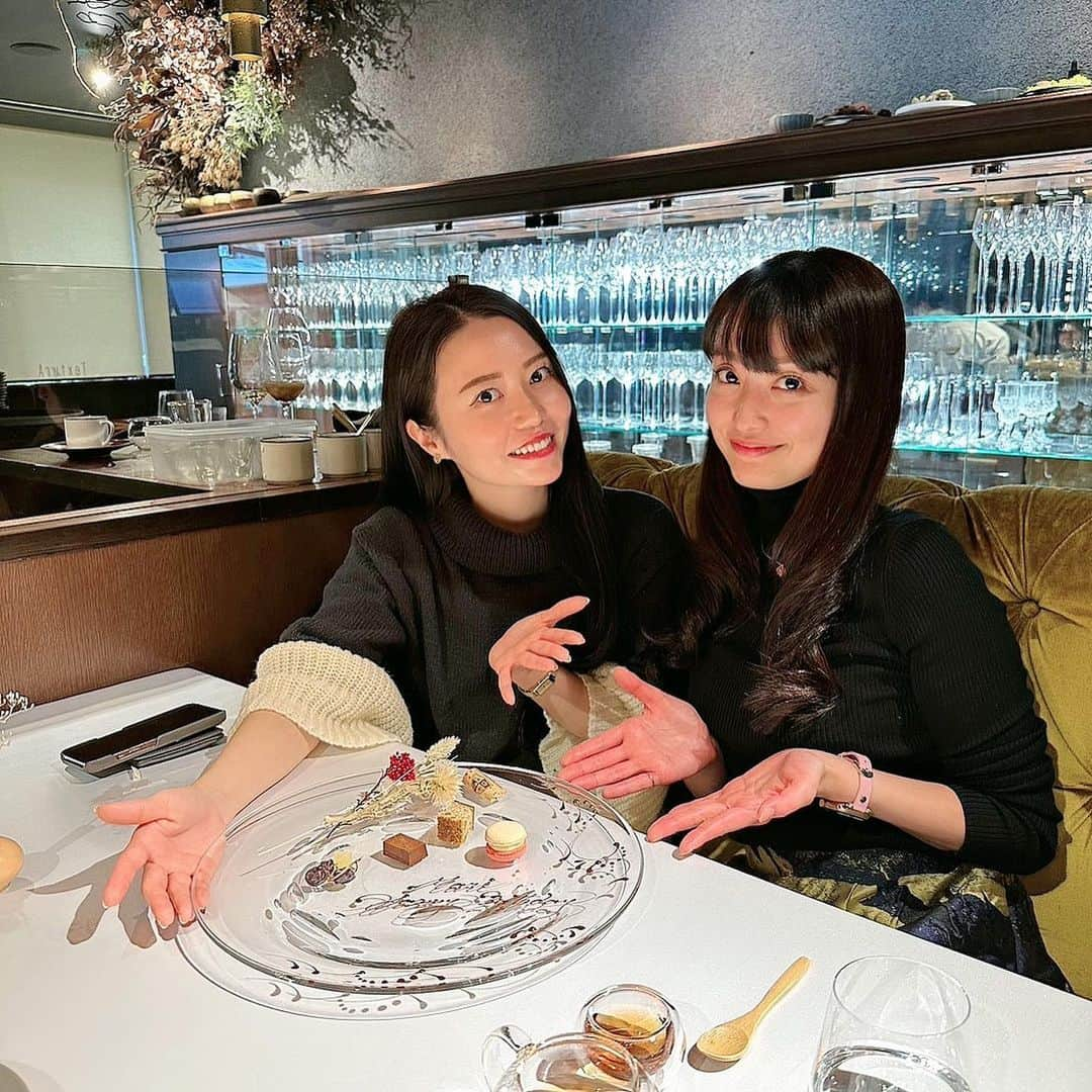 村田莉さんのインスタグラム写真 - (村田莉Instagram)「🇪🇸✖️🇨🇳料理でランチ🍽  @asucat524 さんに今年もお祝いしてもらっちゃいました🫶🏻💛  なんと人生初めてパクチー食べられたの！！！またひとつ大人の階段のぼった🤏🏻気がする🤏🏻まだ克服は出来ていない🤏🏻  美味しい楽しい時間を有難うございました😚😚  #一緒にダイビング合宿行った #わたしのバディ」12月28日 16時25分 - murata_mari