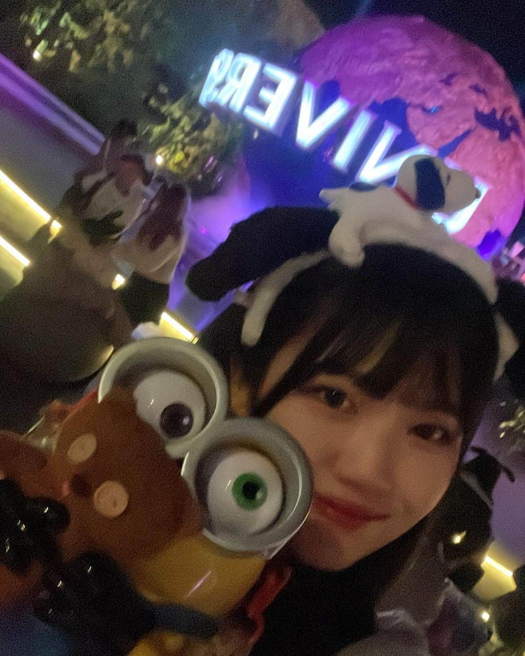 北島由菜さんのインスタグラム写真 - (北島由菜Instagram)「昨日に引き続きUSJの写真をちょこっと🤳初めてポップコーンケース?買えてテンション上がりました😍写真撮る時ボブと同じ目の向きしたけどわかりにくいㅋㅋㅋ  皆さんはUSJ派？Disney派？どっちですか？ちなみに私はディズニーには小さい頃に行ったきりで記憶が全然ないのでめっちゃめっちゃ行きたいです!!早く行ってみたいな〜😚」12月28日 16時30分 - yuna_kitajima
