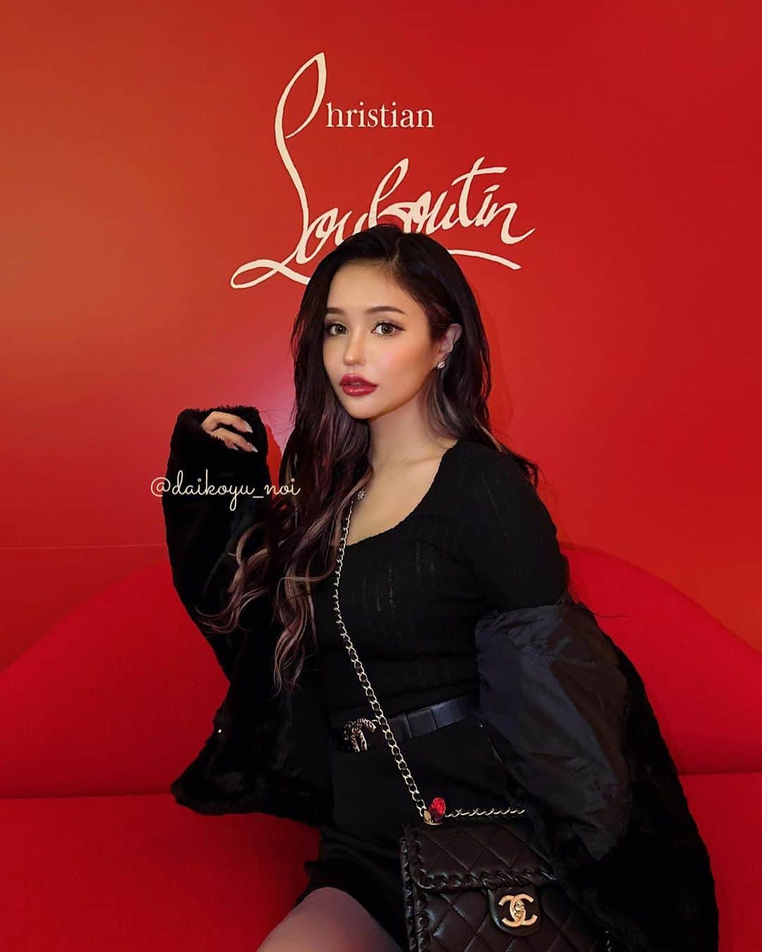 のいちゃんのインスタグラム：「. @wosakahotel✖@louboutinworld  のコラボアフタヌーンティーに行ったよ👠 . どこもかしこも可愛すぎて映えスポットすぎた😵‍💫❤️ . . . あ、髪の毛ロングにしてみたよ😍どうかな？ .  #wosaka #christianlouboutin  #afactory #ダウンタイム #ショートカット#シーシャ#ドレス #vantyme#travel#summer#diet#sea#beauty#整形#豊胸#makeup#川越#沖縄#大阪#北新地#ミナミ#東京#新宿#歌舞伎町#博多#錦#キャバ嬢#シーシャ#のいちゃん」