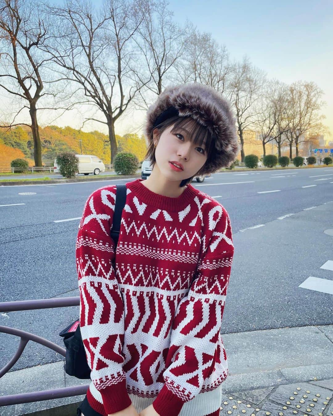 ゆーりのインスタグラム：「ちょっと遅くなったけど、、 メリークリスマス🎅🎁🎄 ･ ･ ･ みんなはクリスマス何して過ごしましたかー！？ ･ ･ ･ ･ 寒がりだから冬は苦手です😖⛄️ ･ ･ ･ ･ ･ ･ ･ 今回のSHEINさんのコーディネートはこちら！ 👕: 11489318 🩳: 9979340 👟: 11823826 クーポンコード▶︎0906yurin 是非参考にしてみてね！ ･ ･ ･ ･ ･ ･ ･ ･   #sheinforall  #instagram  #instagood  #ootd  #japan  #japanese  #christmas  #code  #hair  #makeup  #nail  #followforfollowback  #pr」