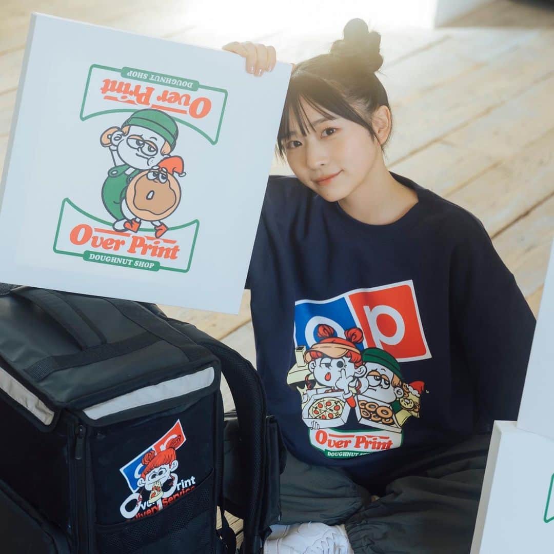 のインスタグラム：「ピザとドーナツ！！かわいい🍕🍩  髪型もイラストとおそろいにしてもらいました！ 全部かわいすぎて迷っちゃうね😵‍💫  @over__official   #overprint   #ストリートファッション」