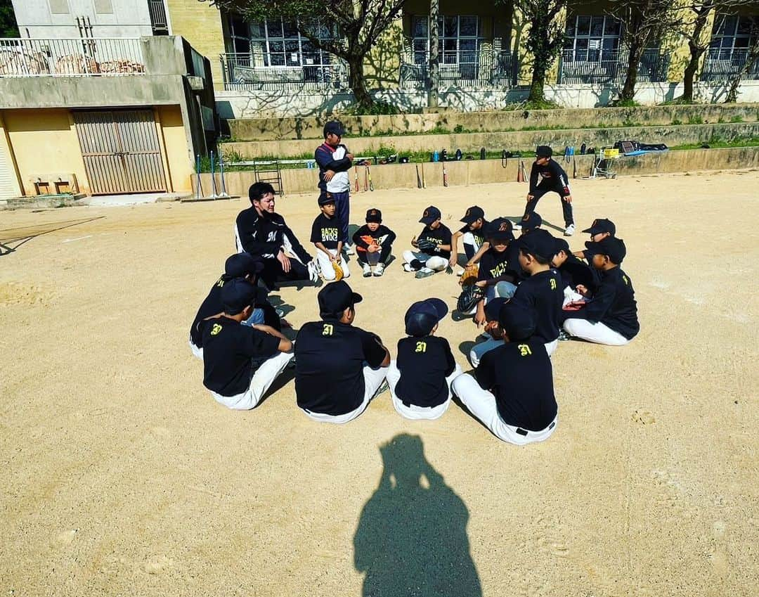 伊志嶺翔大さんのインスタグラム写真 - (伊志嶺翔大Instagram)「今日は当山小学校で西原バックスさんの少年野球教室をしてきました‼️ とても天気も良く気持ちいい野球日和でした☀️ #西原バックス #当山小学校 #少年野球教室」12月28日 18時12分 - shota.ishimine