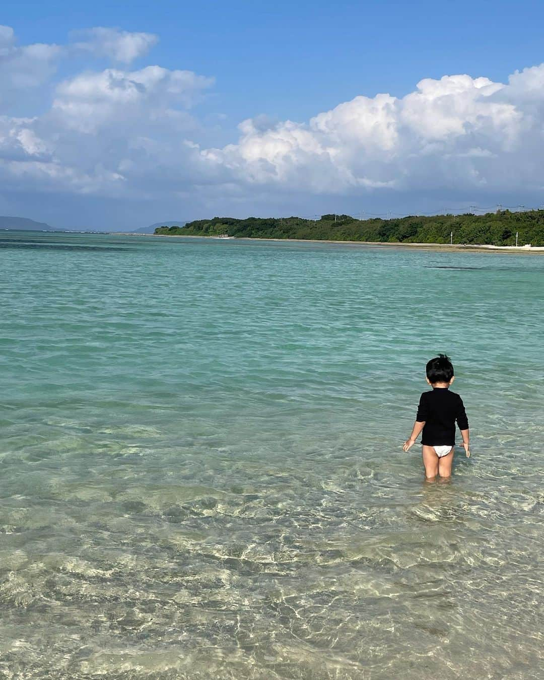 知念芽衣さんのインスタグラム写真 - (知念芽衣Instagram)「#竹富島 #コンドイビーチ #海納め   急遽、足だけ🦵許しました🏖」12月28日 18時14分 - meichinen