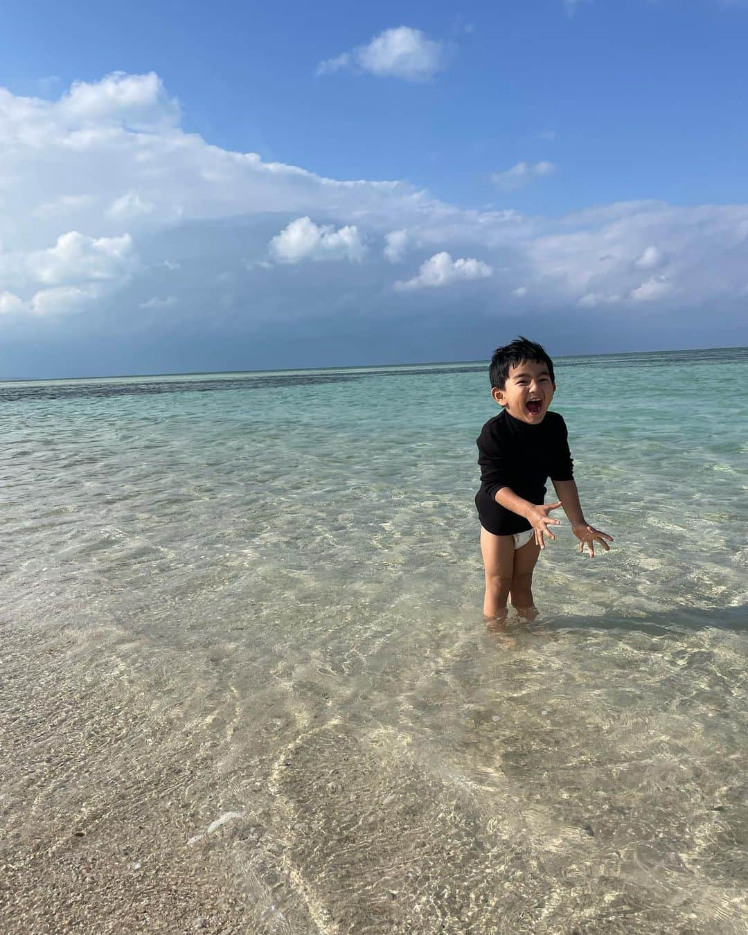 知念芽衣さんのインスタグラム写真 - (知念芽衣Instagram)「#竹富島 #コンドイビーチ #海納め   急遽、足だけ🦵許しました🏖」12月28日 18時14分 - meichinen