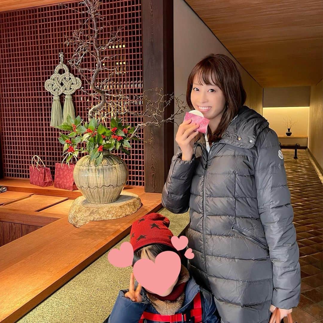 佐竹茉里奈のインスタグラム：「姉と甥っ子と福岡のキッザニアと太宰府に♡ 太宰府天満宮の参道は、お店いっぱいあって美味しそうなものがいっぱい😍😍 私は1番気になってためんたいこのふくやさんで明太茶漬け膳二重の塔仕立てをお姉ちゃんとシェアしたよ😊　いろんな明太子を食べれるので明太子好きな私たちには幸せすぎましたー😍✨ #太宰府#太宰府グルメ#太宰府カフェ #太宰府天満宮参道 #太宰府天満宮#ふくや太宰府店 #めんたいこ#明太子#梅ヶ枝餅#いちごだんご  福岡のキッザニアでは、甥っ子は警察官とか空港保安検査員とか5つくらい体験してたよ！夏に甲子園の方行った時は医療系をやってたよ^ - ^　モデルとかTV系は頼んでもやってくれないの笑笑😭😂😂叔母、残念です笑笑😂😂💦💦 早く名古屋にもできるといいですよね😊 #福岡#ららぽーと福岡 #姉妹旅行#旅行#キッザニア#キッザニア福岡#できたばっかりで綺麗 #福岡は美味しいものだらけ#福岡観光#福岡観光  今年はらんまる🐕‍🦺の体調が心配な時が多くて、家族旅行には行けなかったけど、今年も姉と甥っ子とはいろんなとこ行けて楽しい思い出がいっぱいできました😊毎回らんまる🐕‍🦺をみててくれる家族に感謝です😊  今日で仕事納めの方が多いのかな？　今年もお疲れ様でした^ - ^」