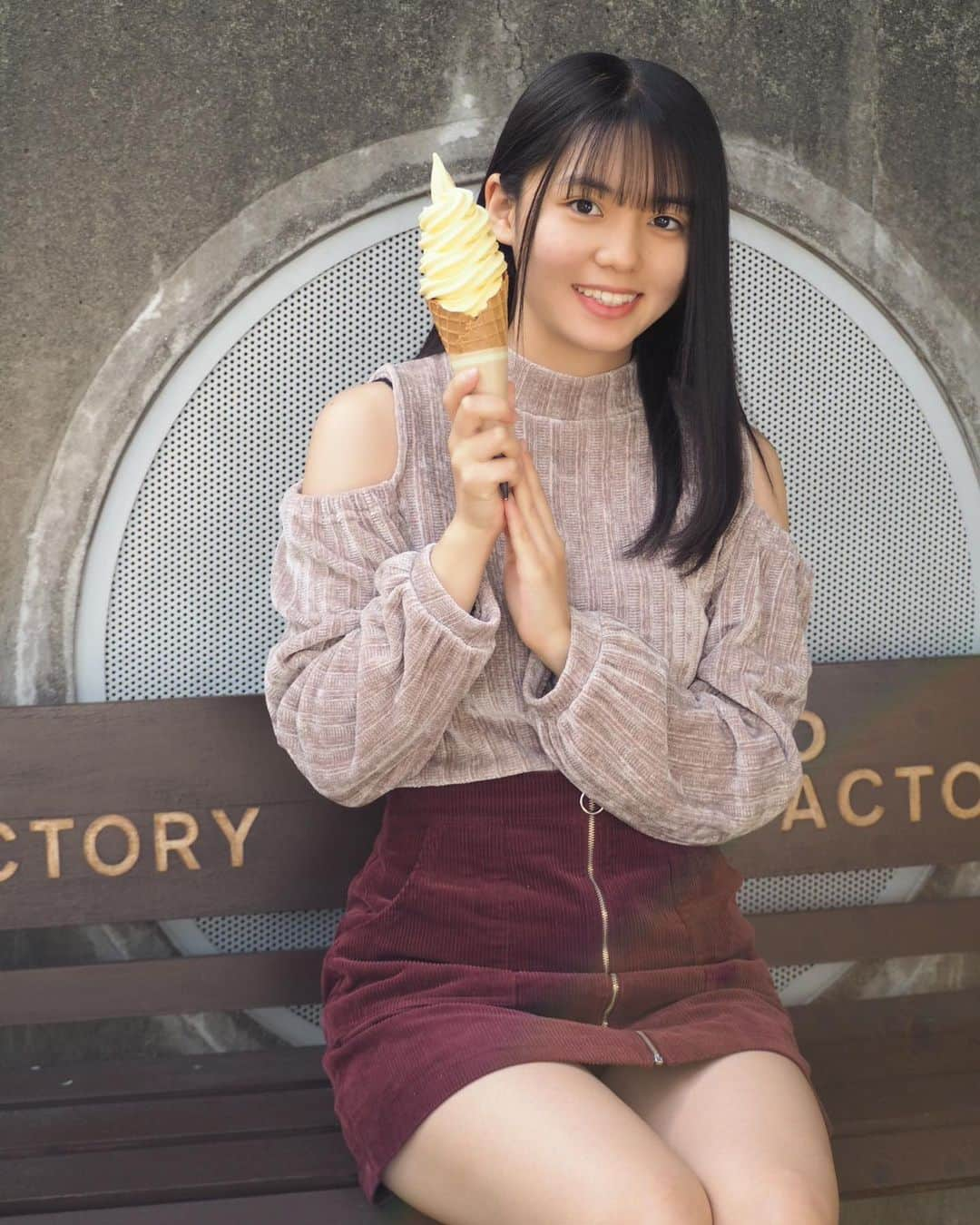 松島かのんさんのインスタグラム写真 - (松島かのんInstagram)「10FACTORY 🍊のソフトクリーム🍦美味しかった😋 Q:お写真のどこかに🌈が写ってるんだけど•••どこか分かるかな❓😆 探してみてね🫶 ・ ・ #松島かのん #フィット所属 #制コレ22 #準グランプリ #カメラ女子 #10factory #みかん #ソフトクリーム #美味 #黒髪 #セミロング #jk #sjk #16歳 #06 #followme」12月28日 18時49分 - kanon401_official