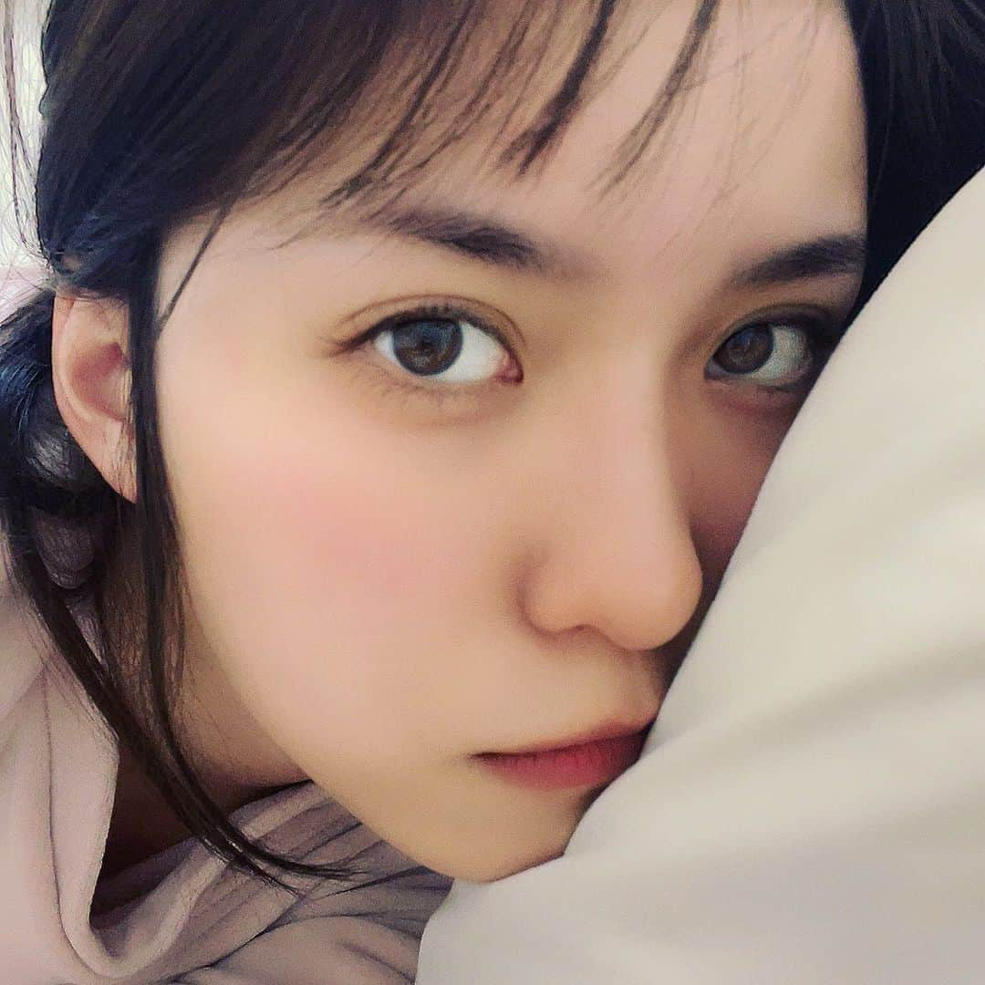 春名風花さんのインスタグラム写真 - (春名風花Instagram)「このフィルター通りにマツエクつけたらすっぴんで外歩ける気がする🌸  #年末 #布団から出られない」12月28日 19時13分 - harunafuka