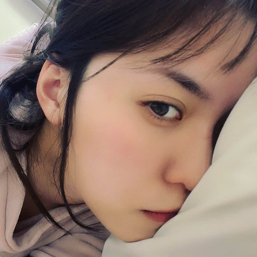 春名風花さんのインスタグラム写真 - (春名風花Instagram)「このフィルター通りにマツエクつけたらすっぴんで外歩ける気がする🌸  #年末 #布団から出られない」12月28日 19時13分 - harunafuka