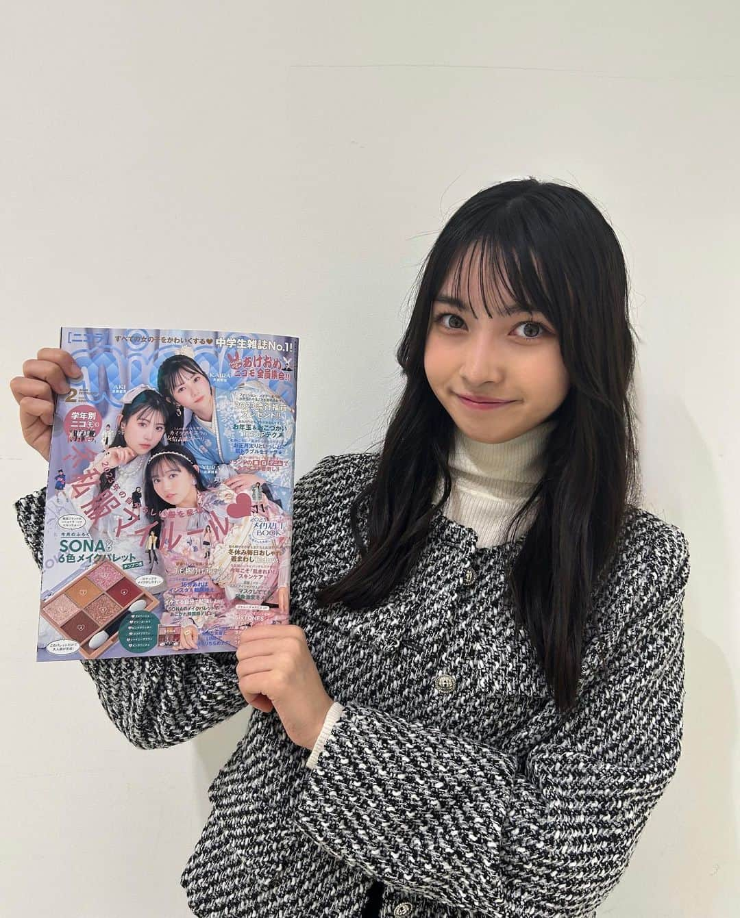 川原美杏さんのインスタグラム写真 - (川原美杏Instagram)「今日はニコラ2月号の発売日です！‪‪☺︎‬  中3組のパステルで可愛い表紙が目印👀 ユラちゃん初表紙おめでとうございます！🎉  今月号は…… ・nicolaぴょんぴょん🐰あけおめニコモ全員集合!! ・学年別ニコモの冬私服マイルール ・メイクスタートbook♡2023 などなど盛りだくさん🫢💞  皆さん是非ニコラ2月号チェックしてくださいね〜！！  #ニコラ #nicola #ニコモ #ニコラ2月号発売中 #川原美杏」12月28日 19時22分 - kawahara_mian_official