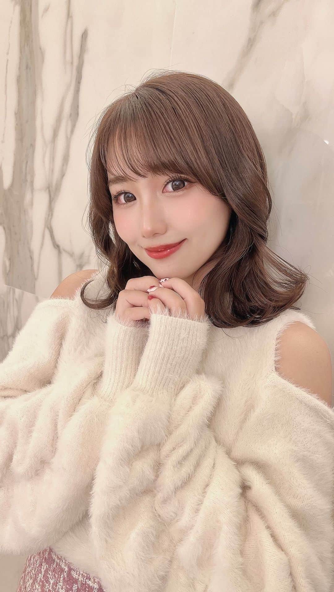 のインスタグラム：「⋆ 今年ラストカラー🤍  ありがとうございました！🤍  #ootd #fashion #instafood #instagram  #hairstyle #outfit #code #instafashion  #ファッション #撮影 #ヘアスタイル #ヘア  #コーディネート #コーデ #今日の服  #ヘアカラー」