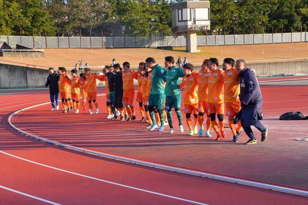 北川航也さんのインスタグラム写真 - (北川航也Instagram)「. 素晴らしい機会をありがとうございました。 静岡がこの先、発展していく為に必要な事だと思っています！ 自分のできる事を子ども達に精一杯伝えていきたいです。 株式会社駿河屋様、支援してくださりました各パートナーの皆様ありがとうございました。 . #北川航也 #今年もあと3日 #駿河屋サッカー教室」12月28日 19時46分 - koya_kitagawa_23