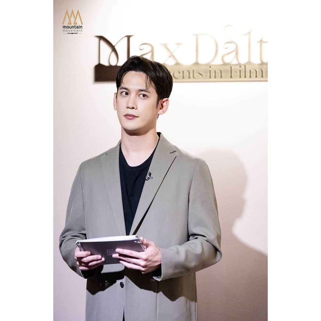 パク・ヘジンさんのインスタグラム写真 - (パク・ヘジンInstagram)「[PKW💌]  박기웅의 컬쳐 라이브👨🏻‍🎨  오늘은 프랑스를 대표하는 작가 ‘앙드레브라질리에 : 멈추어라! 순간이여!‘ 전을 소개합니다~  잠시 후 8시! 네이버 쇼핑 박기웅의 컬쳐라이브에서 만나요!  #박기웅 #컬쳐라이브 #마운틴무브먼트 #네이버쇼핑라이브」12月28日 19時47分 - mountain_movement